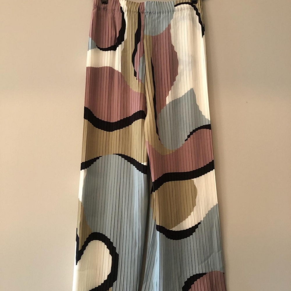 ISSEY MIYAKE Cropped Trousers - Picture 1 of 5
